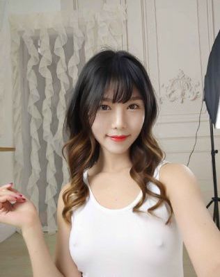 紧身超短裙爆乳喷水美女视频_1080视频大全