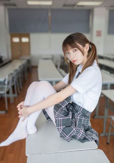 老板和秘书H吃乳_BD英语免费高清观看
