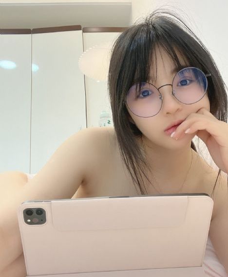 交换女友别墅狂欢阿吉_4K高清完整版播放