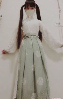 皇帝与臣女H高辣1v1_十万网红美女美酱